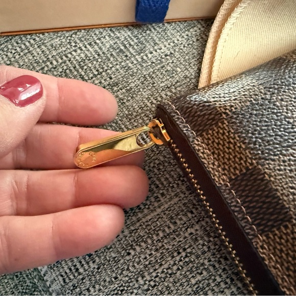 Louis Vuitton Zippy Coin Purse in Damier Ebene - Picture 5 of 13